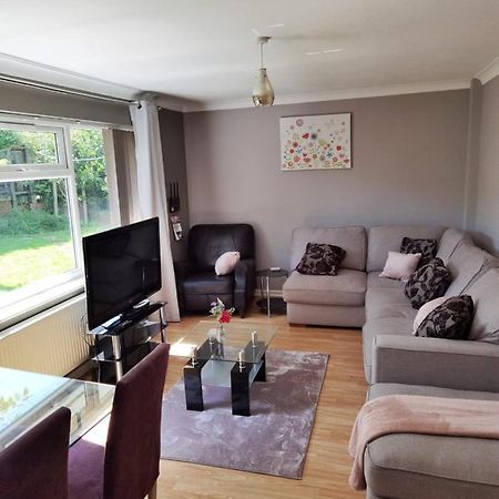 Fourth Avenue, Lovely Bungalow Available For Guests And Contractors Parking Wifi 노팅엄 외부 사진