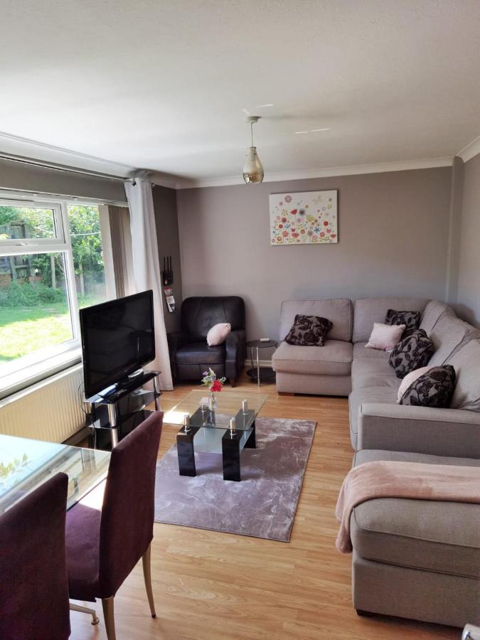 Fourth Avenue, Lovely Bungalow Available For Guests And Contractors Parking Wifi 노팅엄 외부 사진