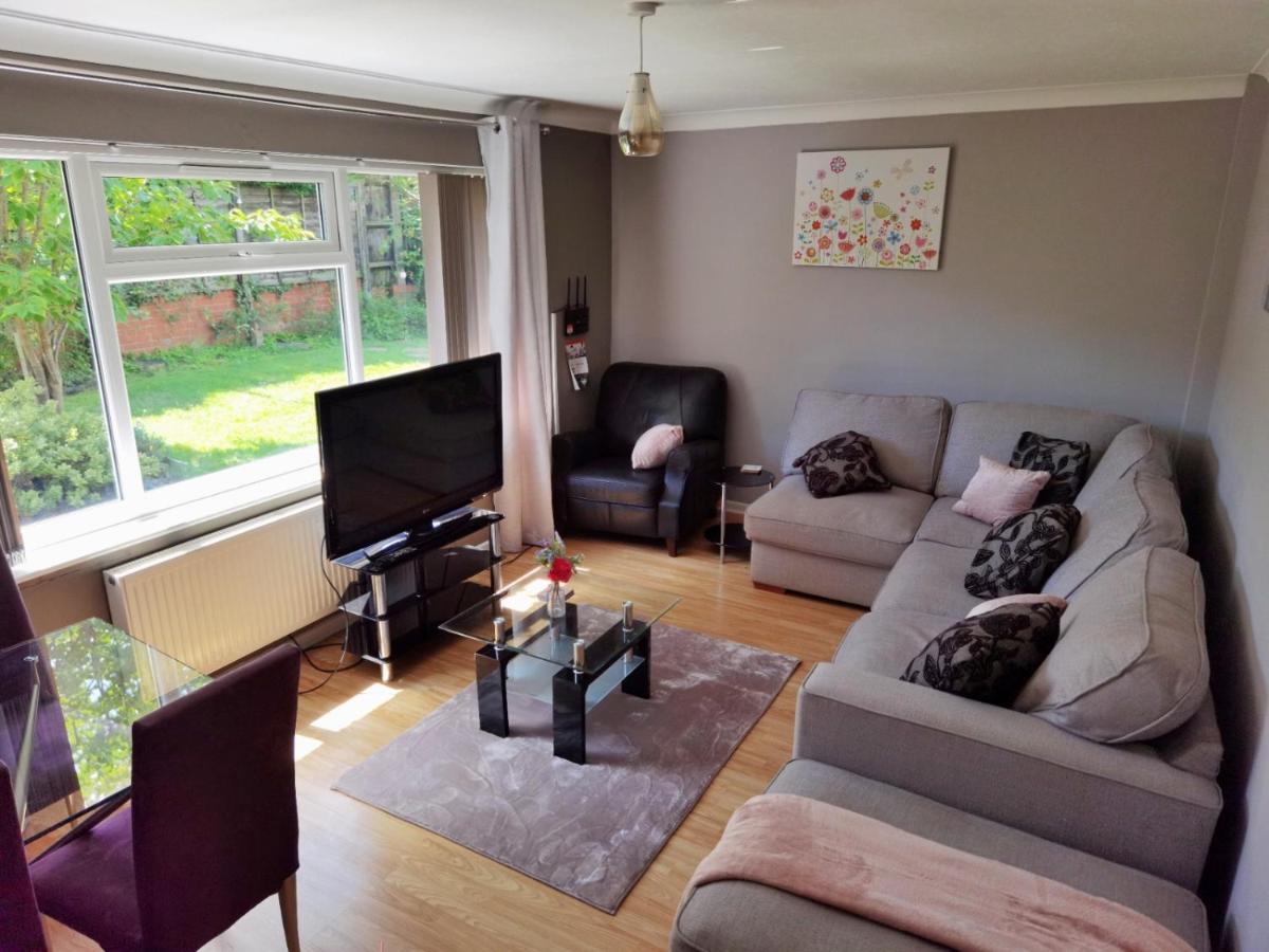 Fourth Avenue, Lovely Bungalow Available For Guests And Contractors Parking Wifi 노팅엄 외부 사진