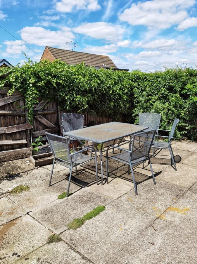Fourth Avenue, Lovely Bungalow Available For Guests And Contractors Parking Wifi 노팅엄 외부 사진