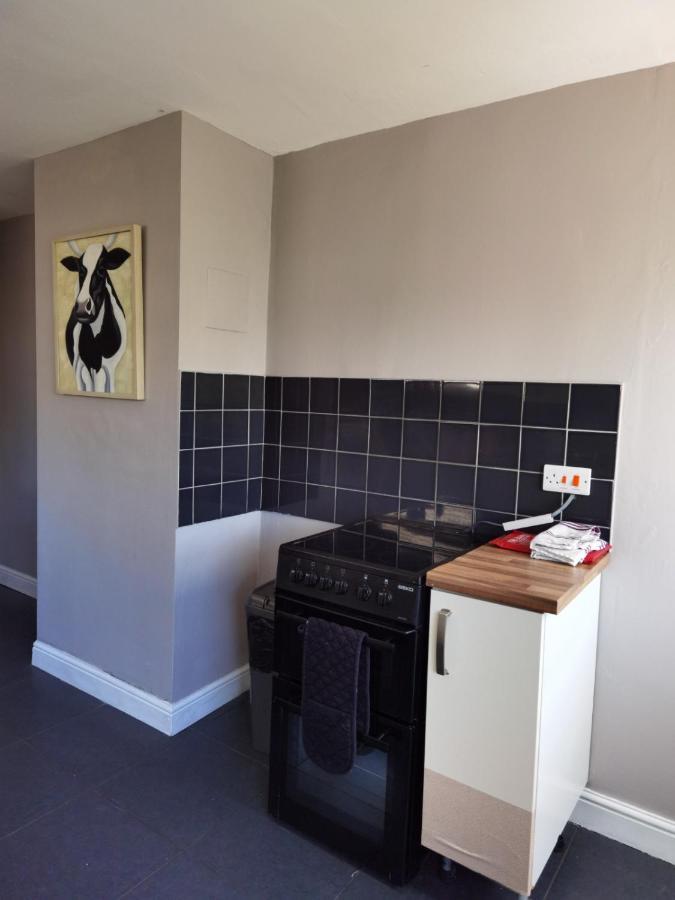 Fourth Avenue, Lovely Bungalow Available For Guests And Contractors Parking Wifi 노팅엄 외부 사진