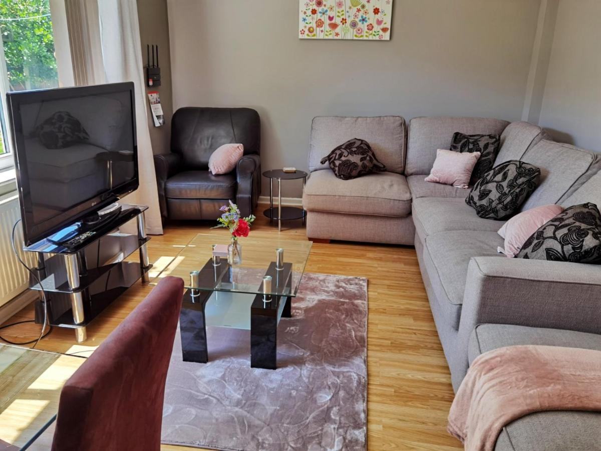 Fourth Avenue, Lovely Bungalow Available For Guests And Contractors Parking Wifi 노팅엄 외부 사진