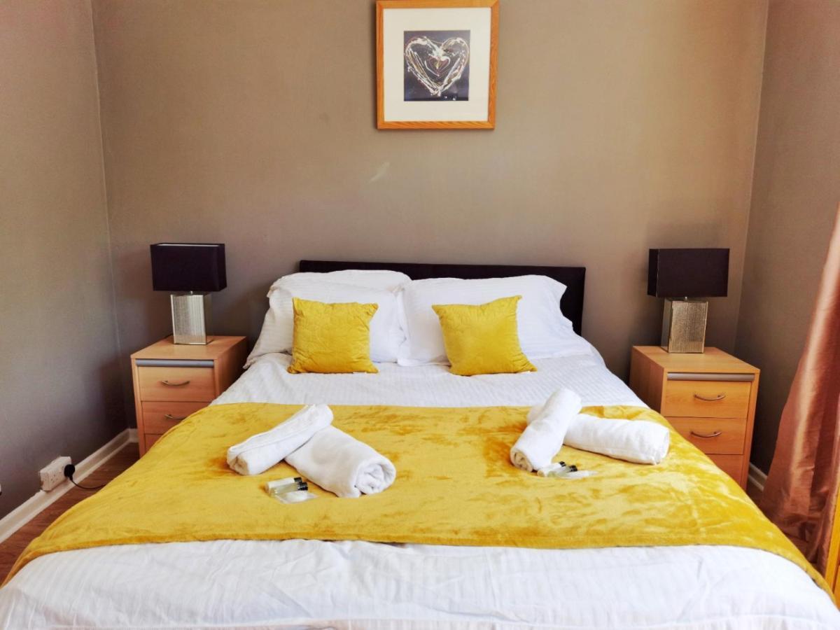 Fourth Avenue, Lovely Bungalow Available For Guests And Contractors Parking Wifi 노팅엄 외부 사진