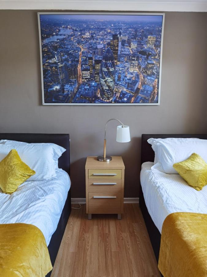 Fourth Avenue, Lovely Bungalow Available For Guests And Contractors Parking Wifi 노팅엄 외부 사진