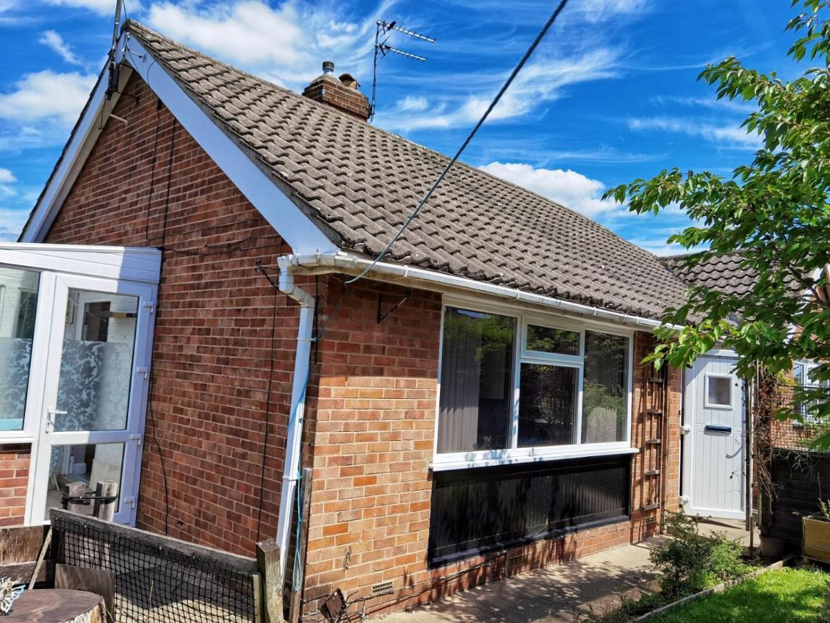 Fourth Avenue, Lovely Bungalow Available For Guests And Contractors Parking Wifi 노팅엄 외부 사진