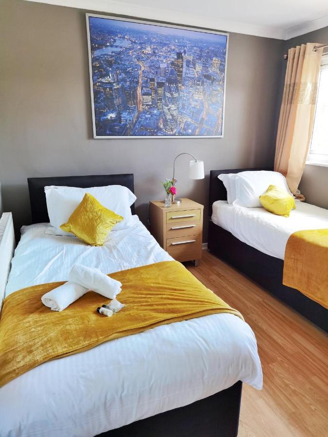 Fourth Avenue, Lovely Bungalow Available For Guests And Contractors Parking Wifi 노팅엄 외부 사진