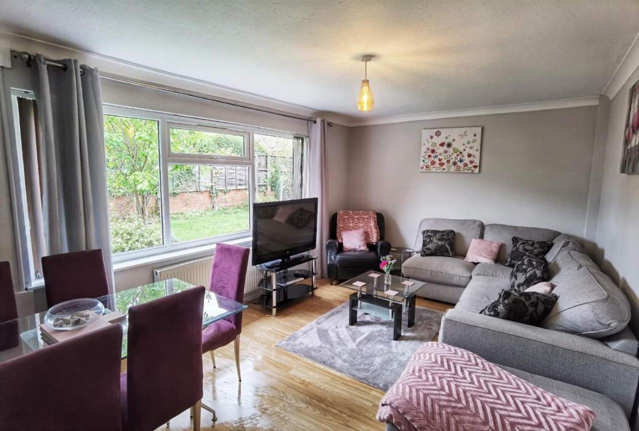 Fourth Avenue, Lovely Bungalow Available For Guests And Contractors Parking Wifi 노팅엄 외부 사진