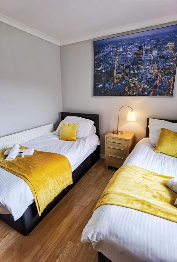 Fourth Avenue, Lovely Bungalow Available For Guests And Contractors Parking Wifi 노팅엄 외부 사진