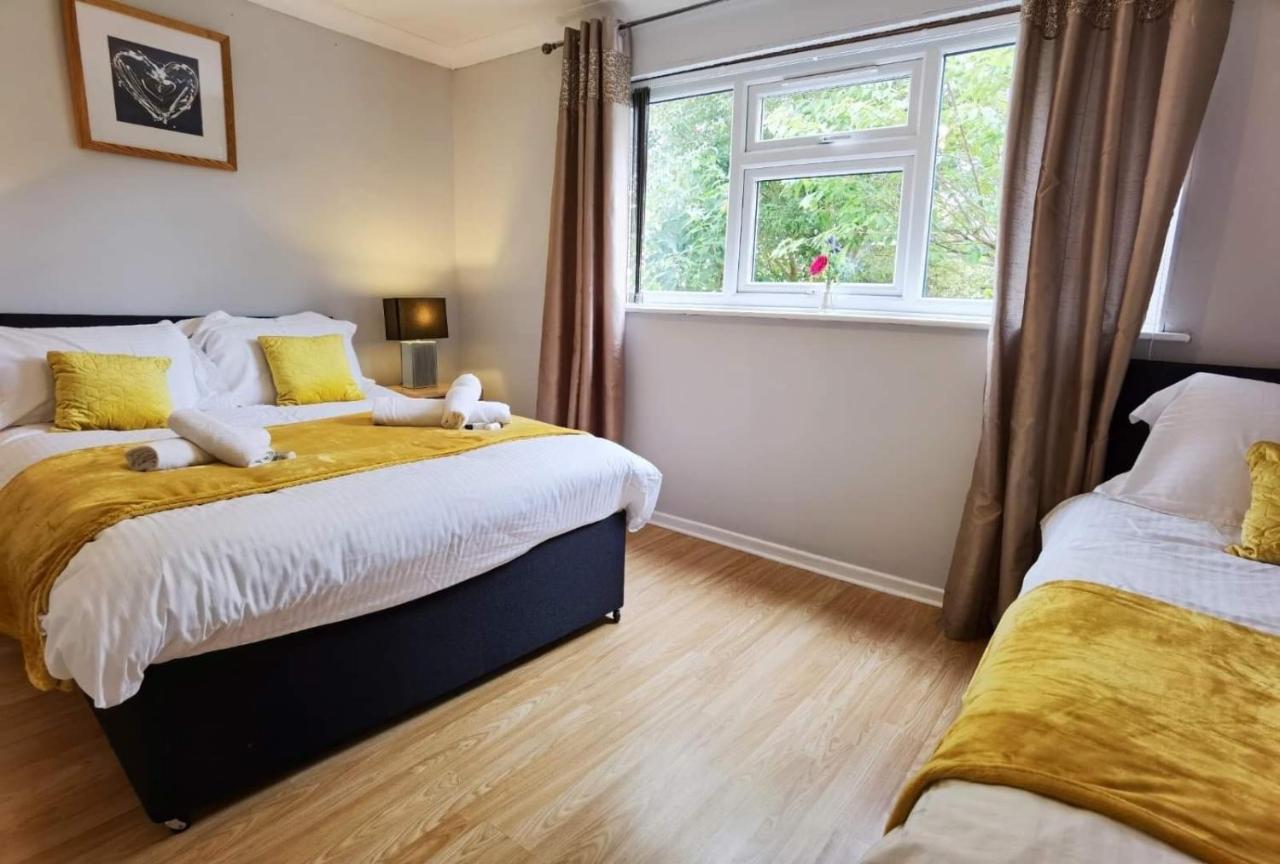 Fourth Avenue, Lovely Bungalow Available For Guests And Contractors Parking Wifi 노팅엄 외부 사진