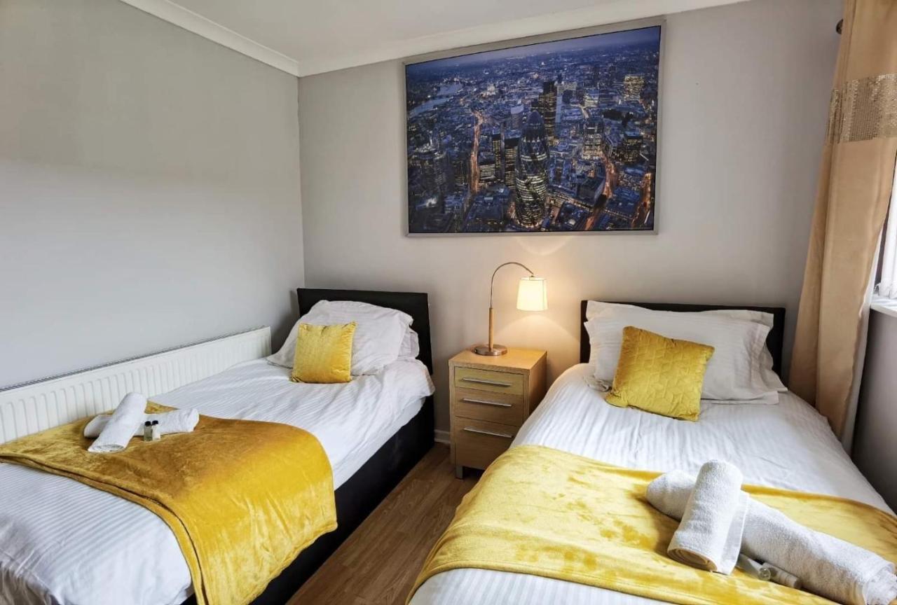 Fourth Avenue, Lovely Bungalow Available For Guests And Contractors Parking Wifi 노팅엄 외부 사진
