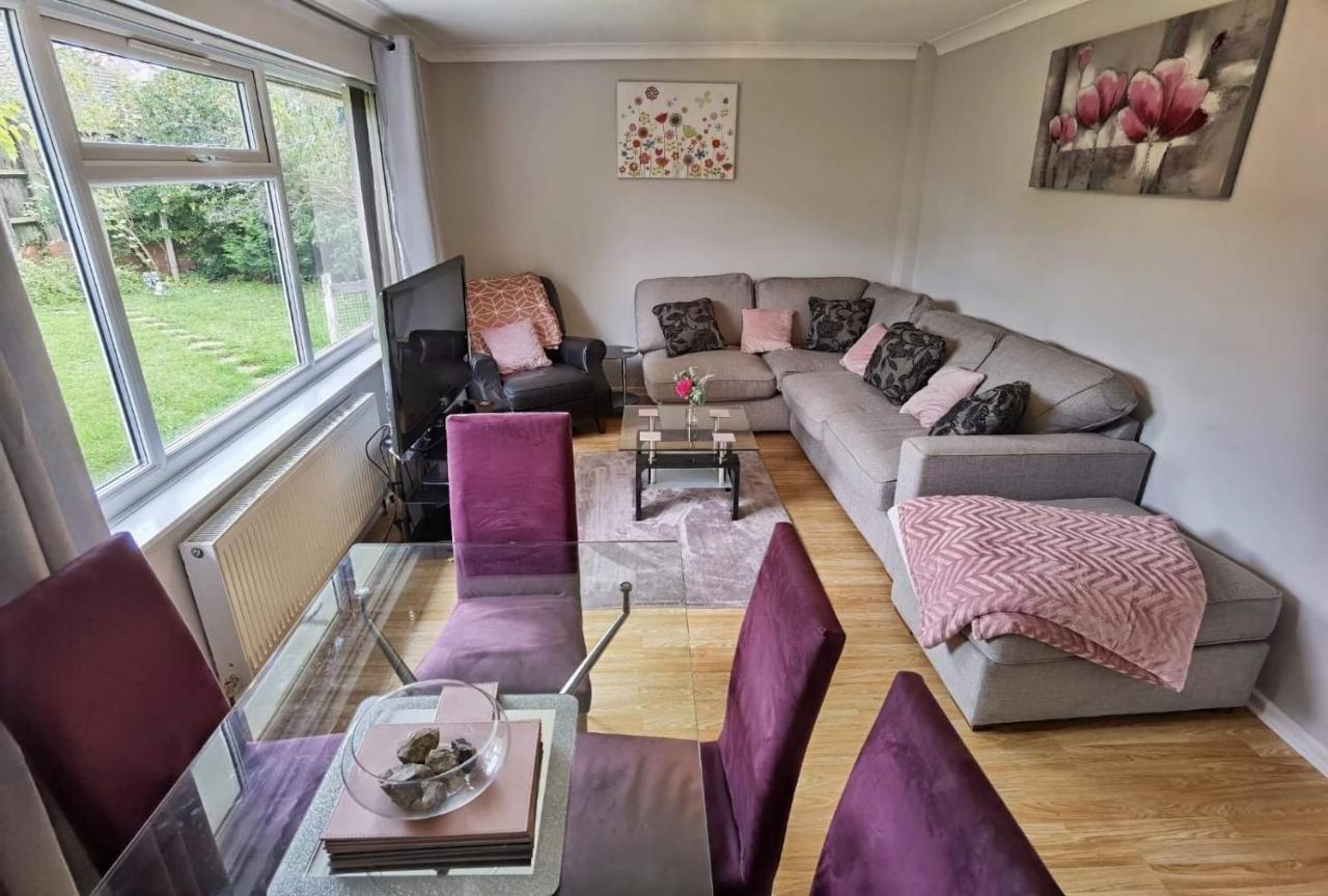 Fourth Avenue, Lovely Bungalow Available For Guests And Contractors Parking Wifi 노팅엄 외부 사진