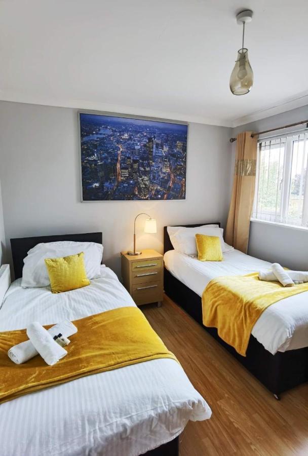 Fourth Avenue, Lovely Bungalow Available For Guests And Contractors Parking Wifi 노팅엄 외부 사진